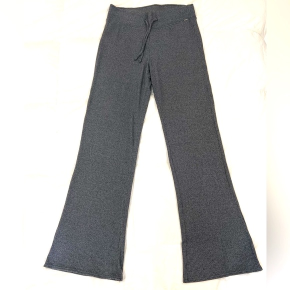HOLLISTER COZY RIBBED FLARE PANTS - Picture 1 of 9